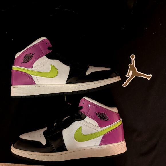 Size 7 - Nike Air Jordan 1 Mid SE GS Cyber Active Fuchsia Men's Shoes - Picture 2 of 10